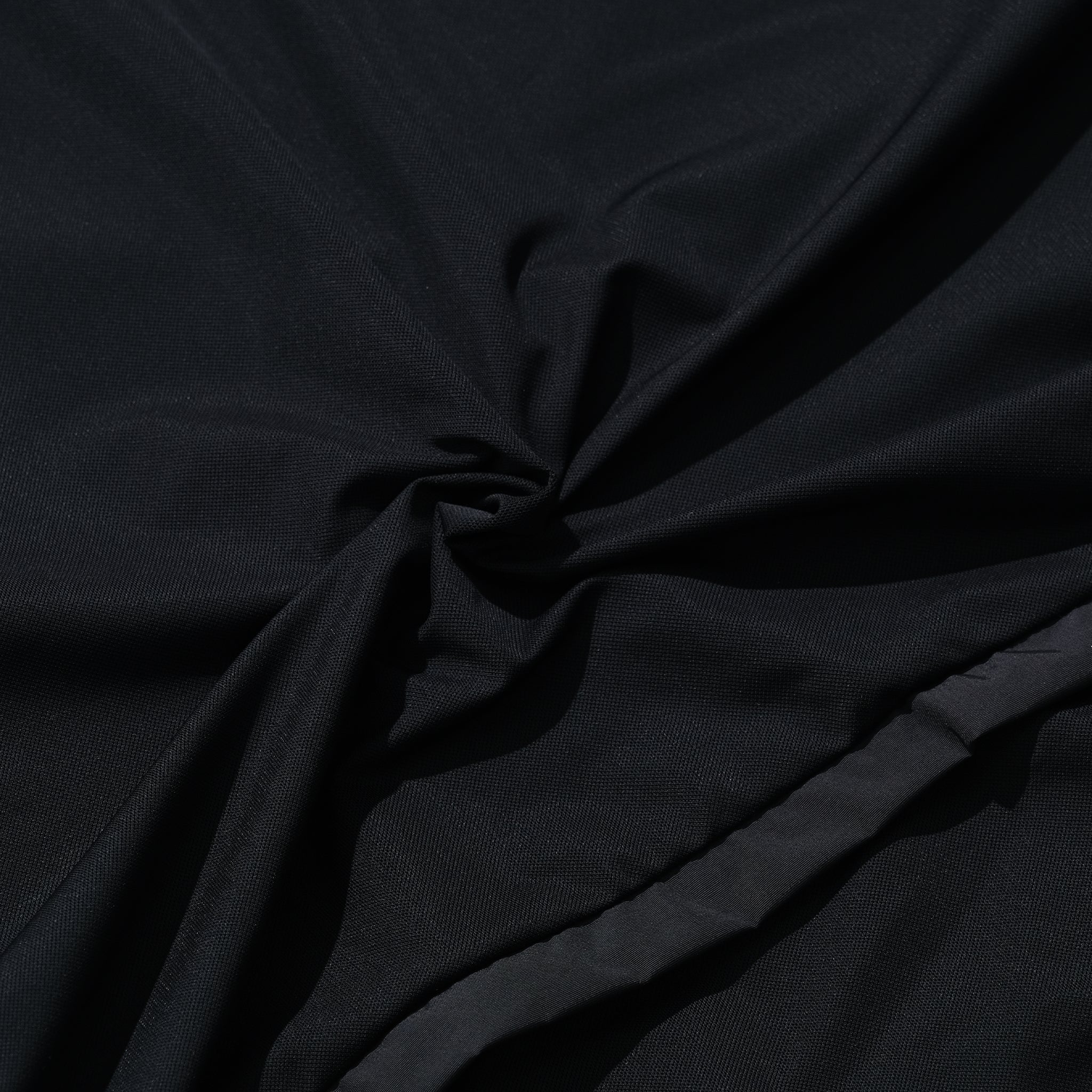 AW22 / 03 — J22-022 Expandable Crossbag Windbreaker (Black)