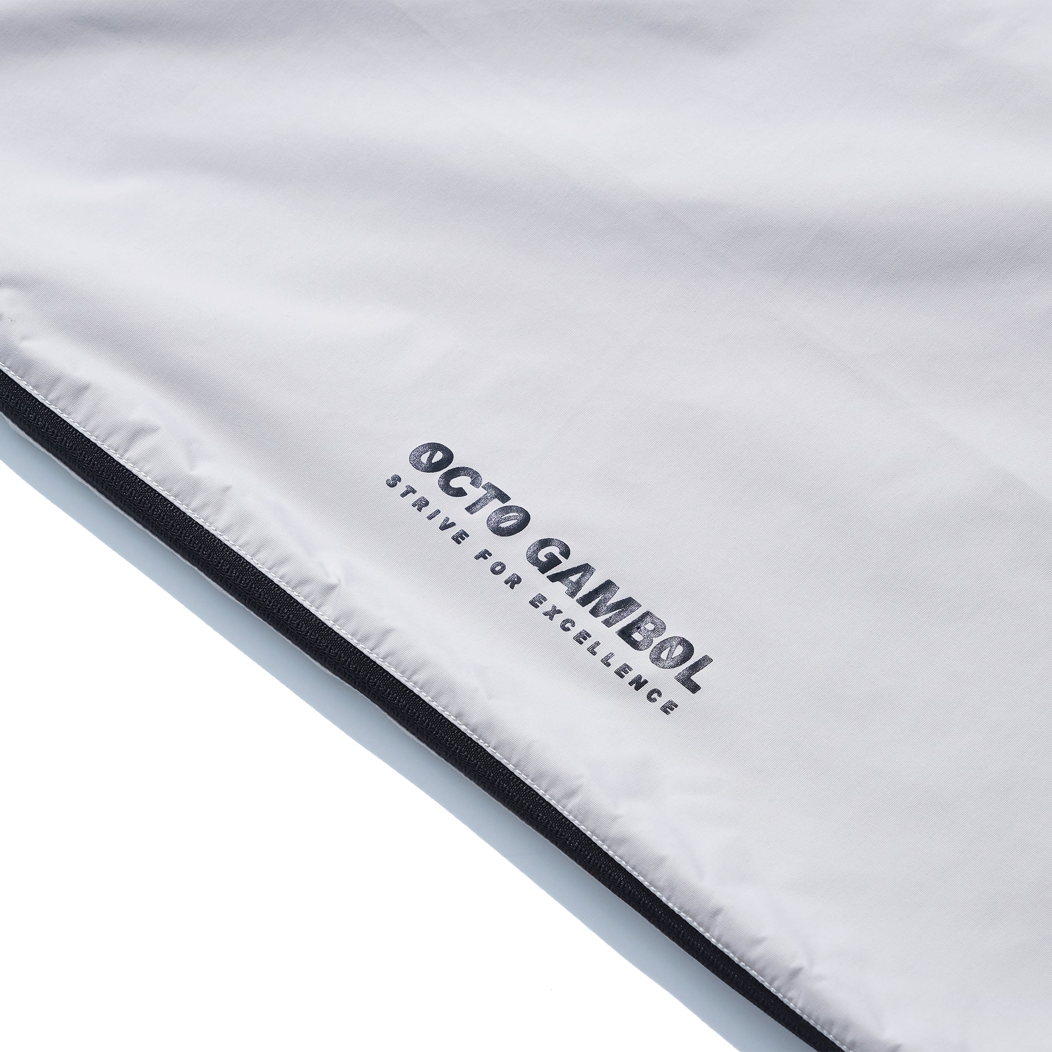 AW22 / 03 — J22-022 Expandable Crossbag Windbreaker (Ivory Grey)
