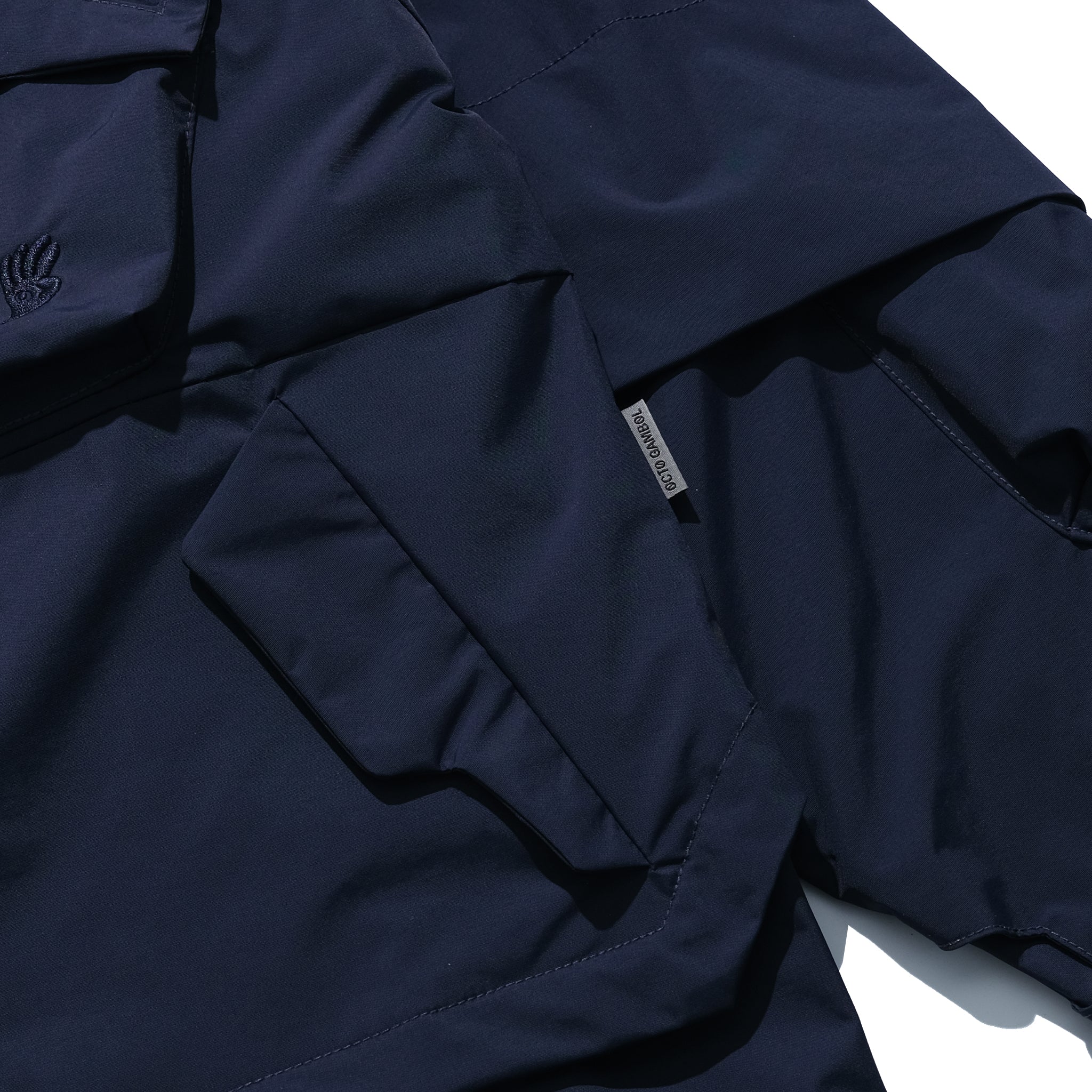 AW22 / 03 — J22-022 Expandable Crossbag Windbreaker (Navy)