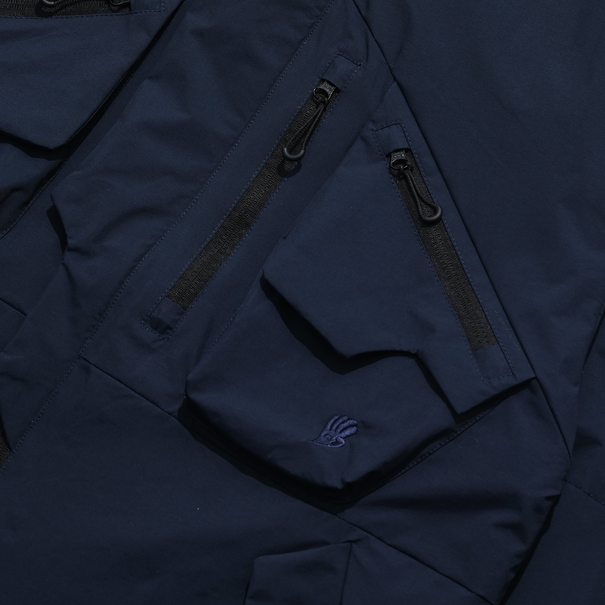 AW22 / 03 — J22-022 Expandable Crossbag Windbreaker (Navy)
