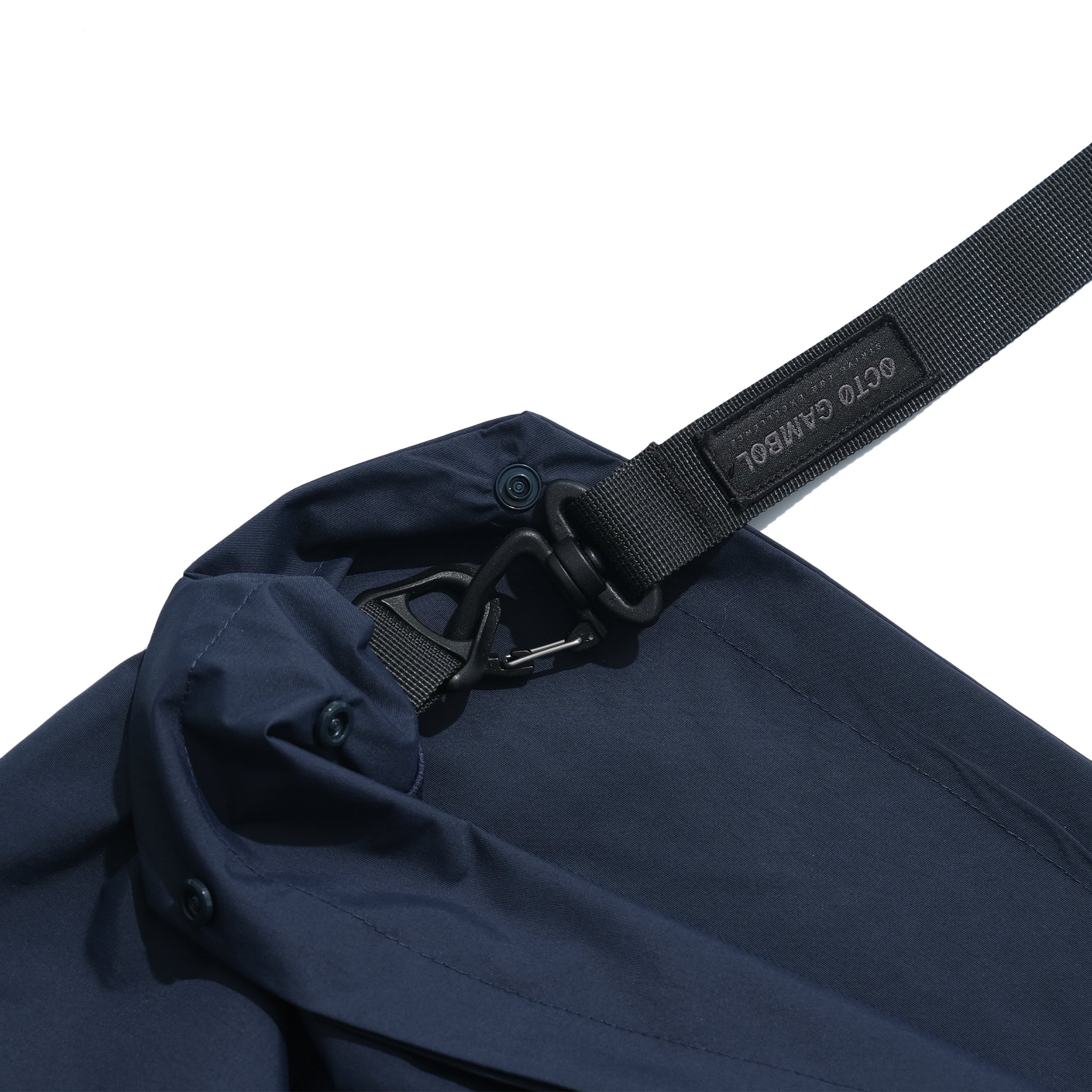 AW22 / 03 — J22-022 Expandable Crossbag Windbreaker (Navy)