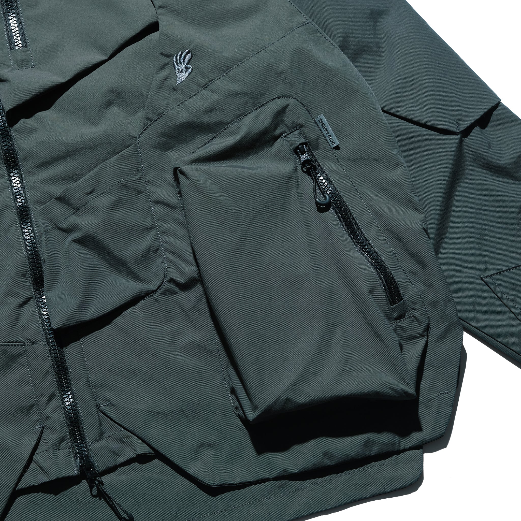 AW22 / 06 —J22-024  Flexible Collar Windbreaker (Gauntlet Green)