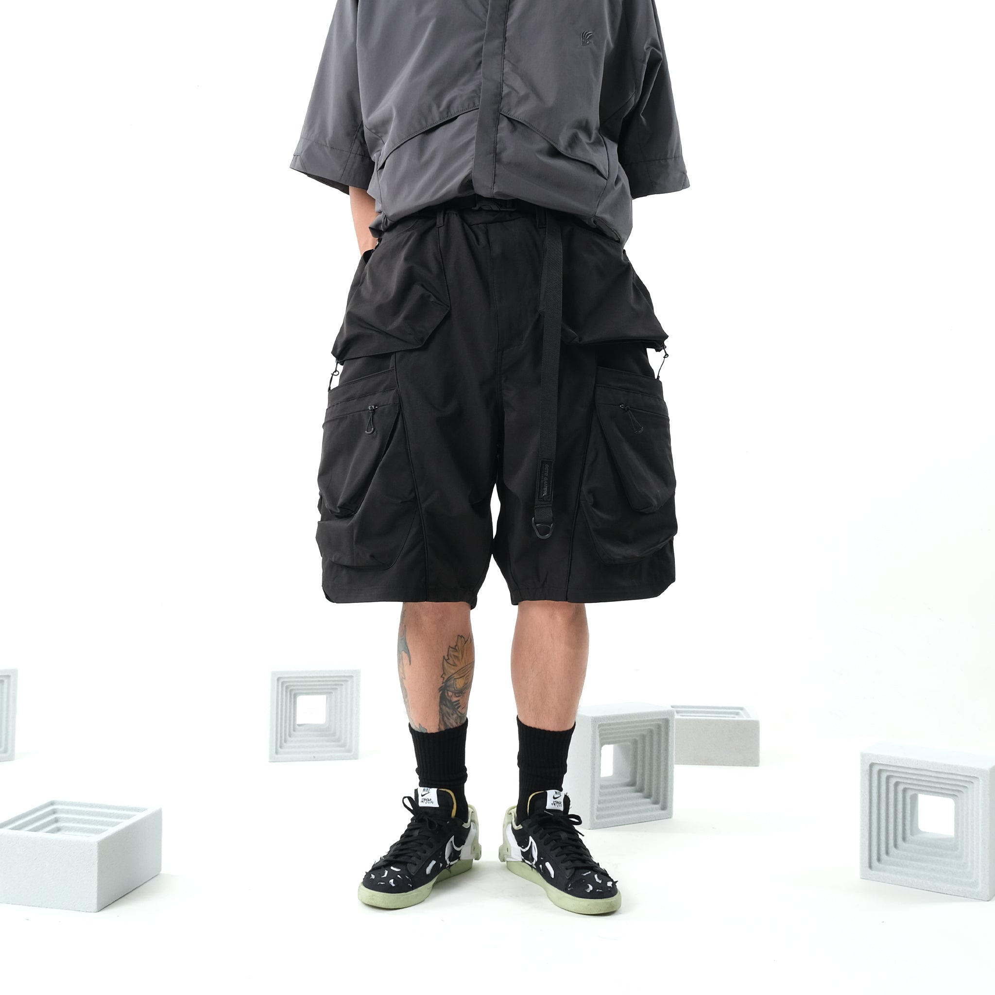 SS22 / 05 S-062 Flexible Trapezoidal Shorts (Black)