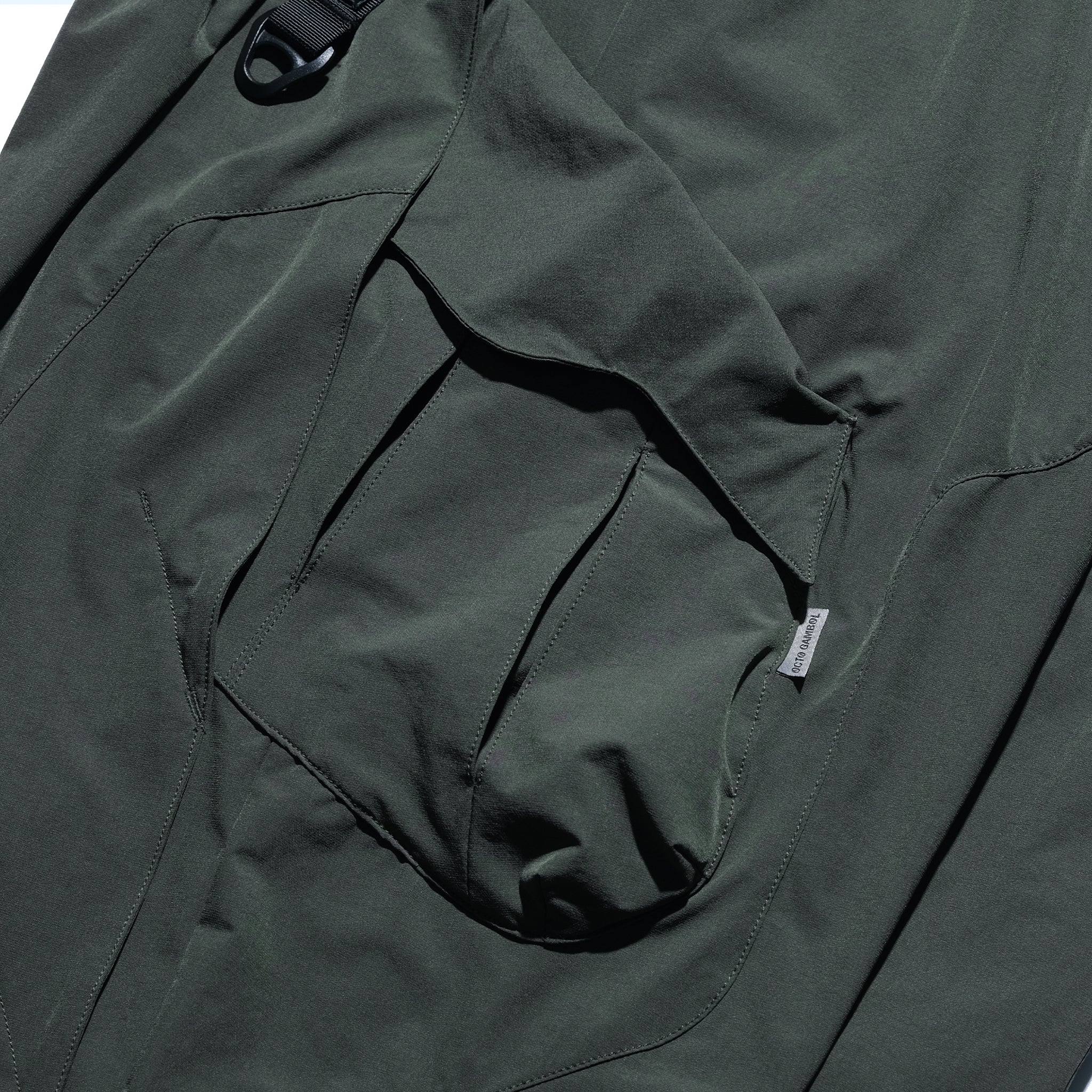 AW22 / 07 —  P22-122 3-way Expandable Relaxed Pants (Green)