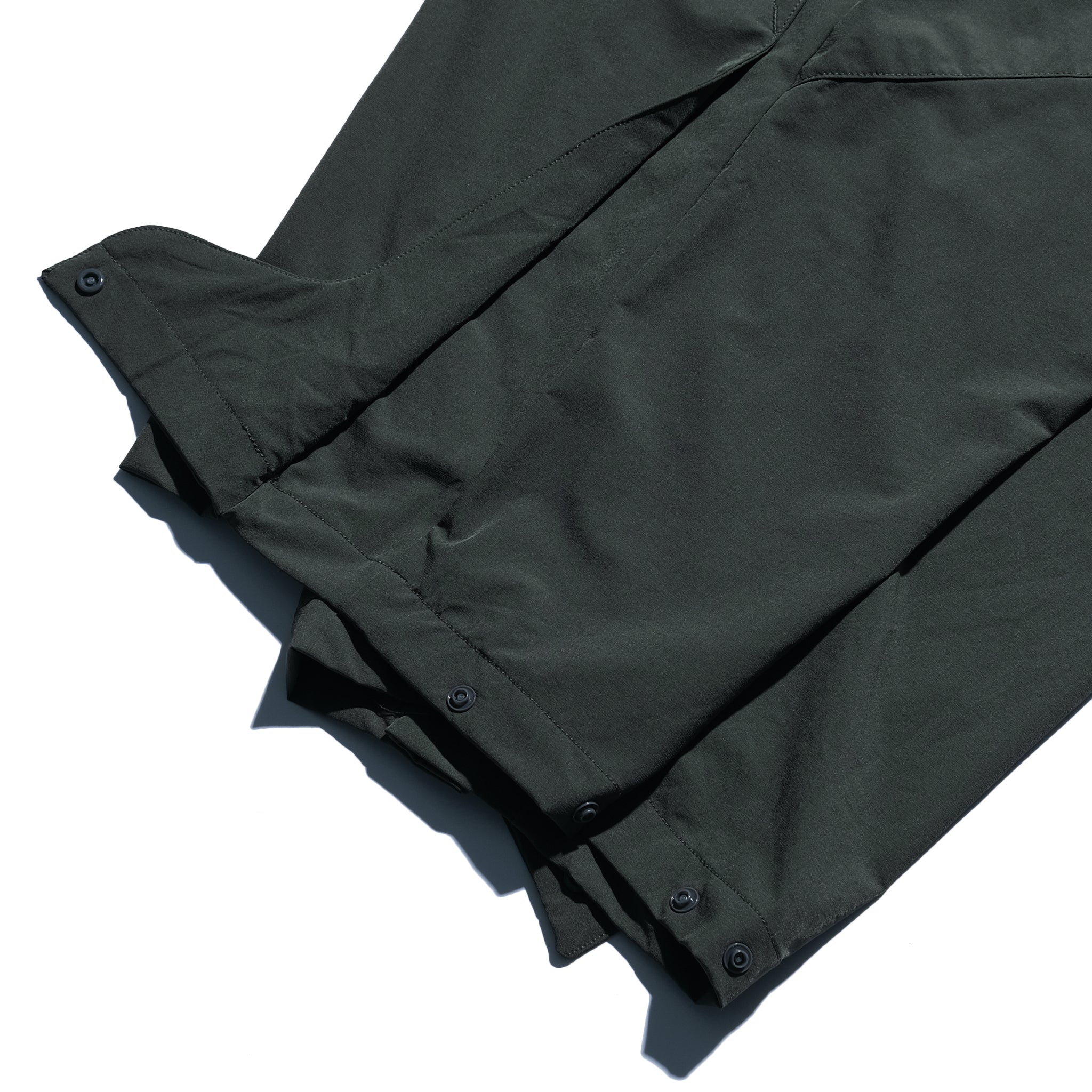 AW22 / 07 —  P22-122 3-way Expandable Relaxed Pants (Green)