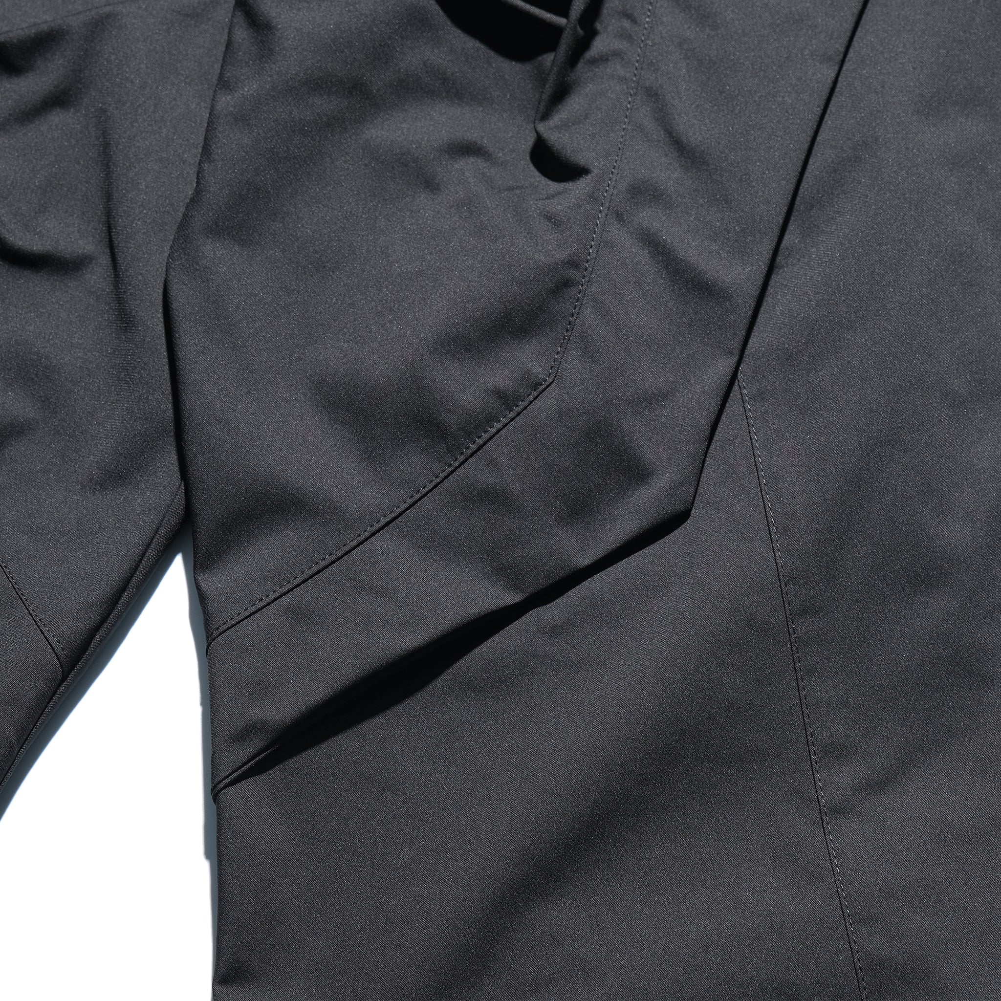 AW22 / 09 —  P22-124  Trapezoidal Loose Pants (Black)