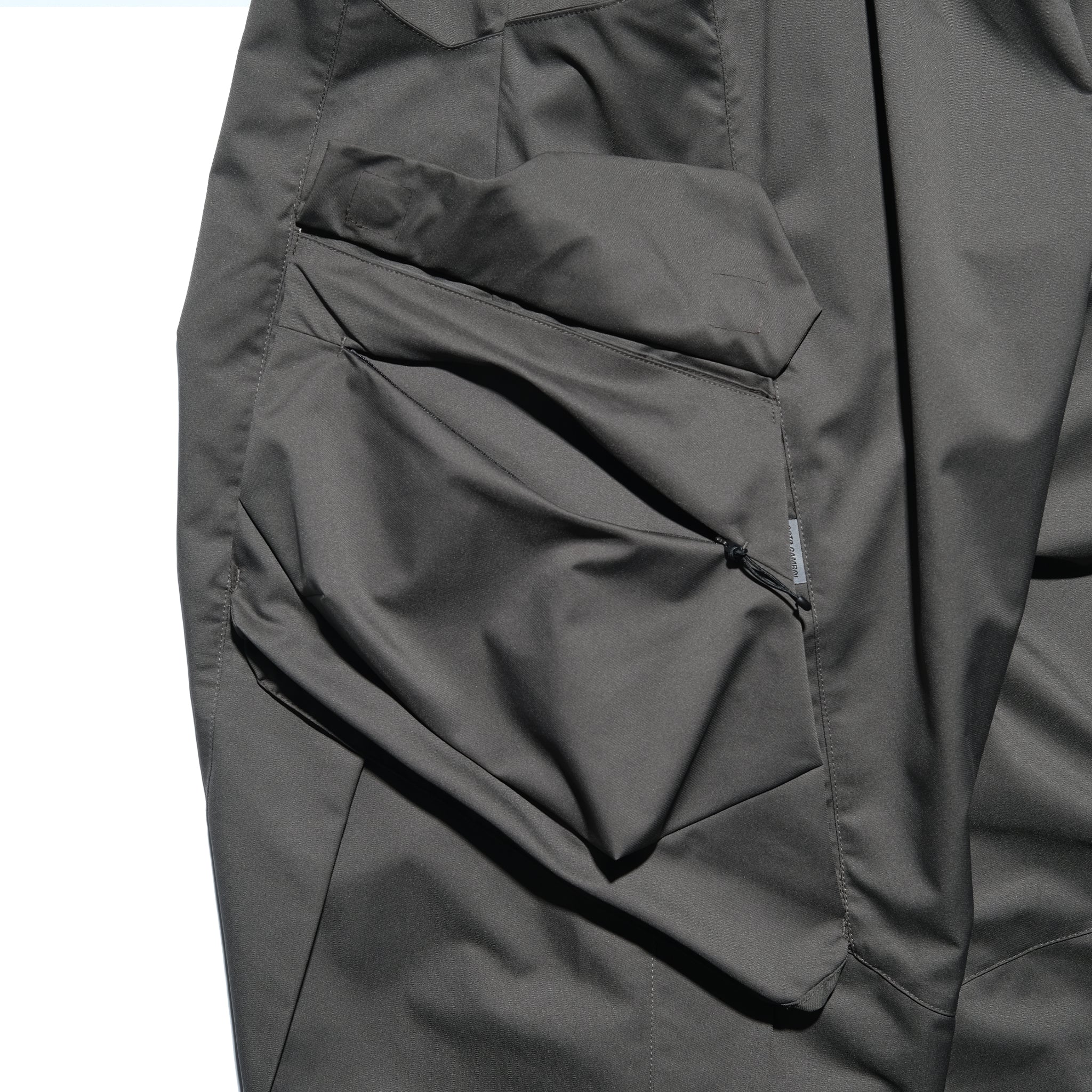 AW22 / 09 —  P22-124  Trapezoidal Loose Pants (Gauntlet Green)