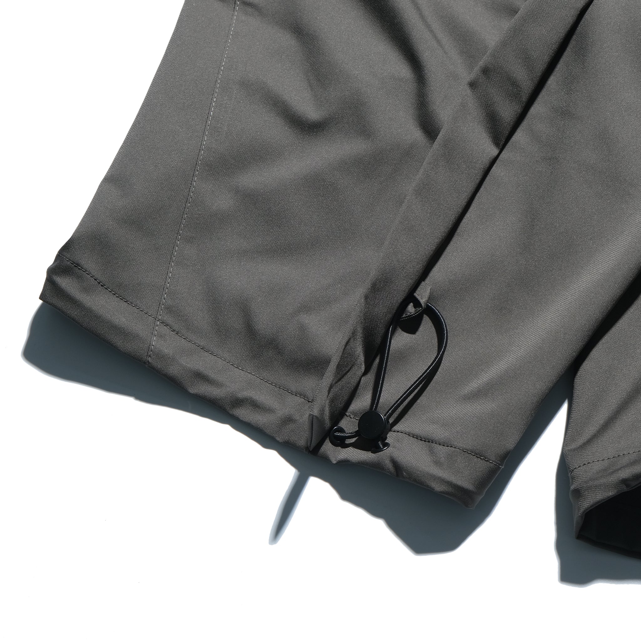 AW22 / 09 —  P22-124  Trapezoidal Loose Pants (Gauntlet Green)