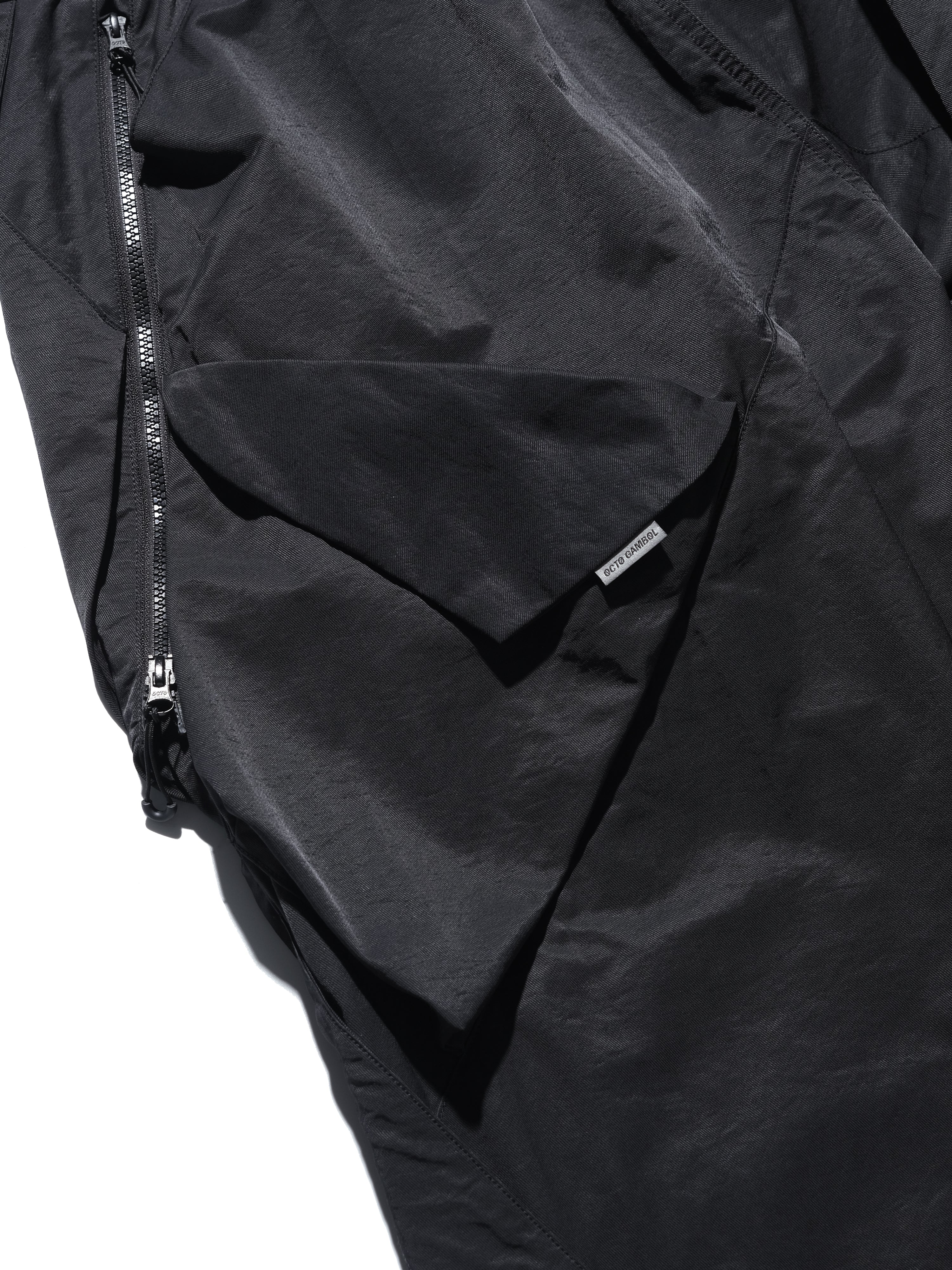 SS23 / 02 —  P23-126  Switchable Breathing Pants (Black)