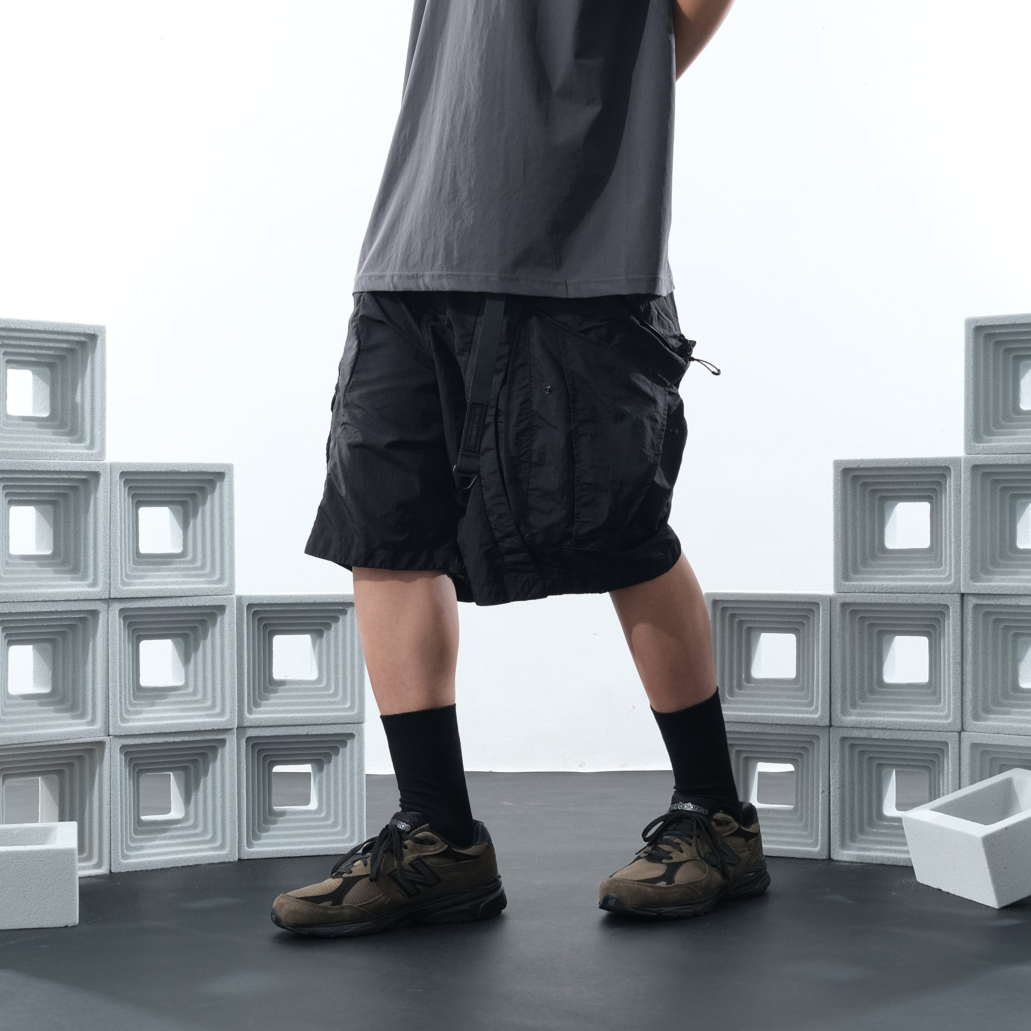 SS22 /07 S-063 V-shape Shorts (Black)