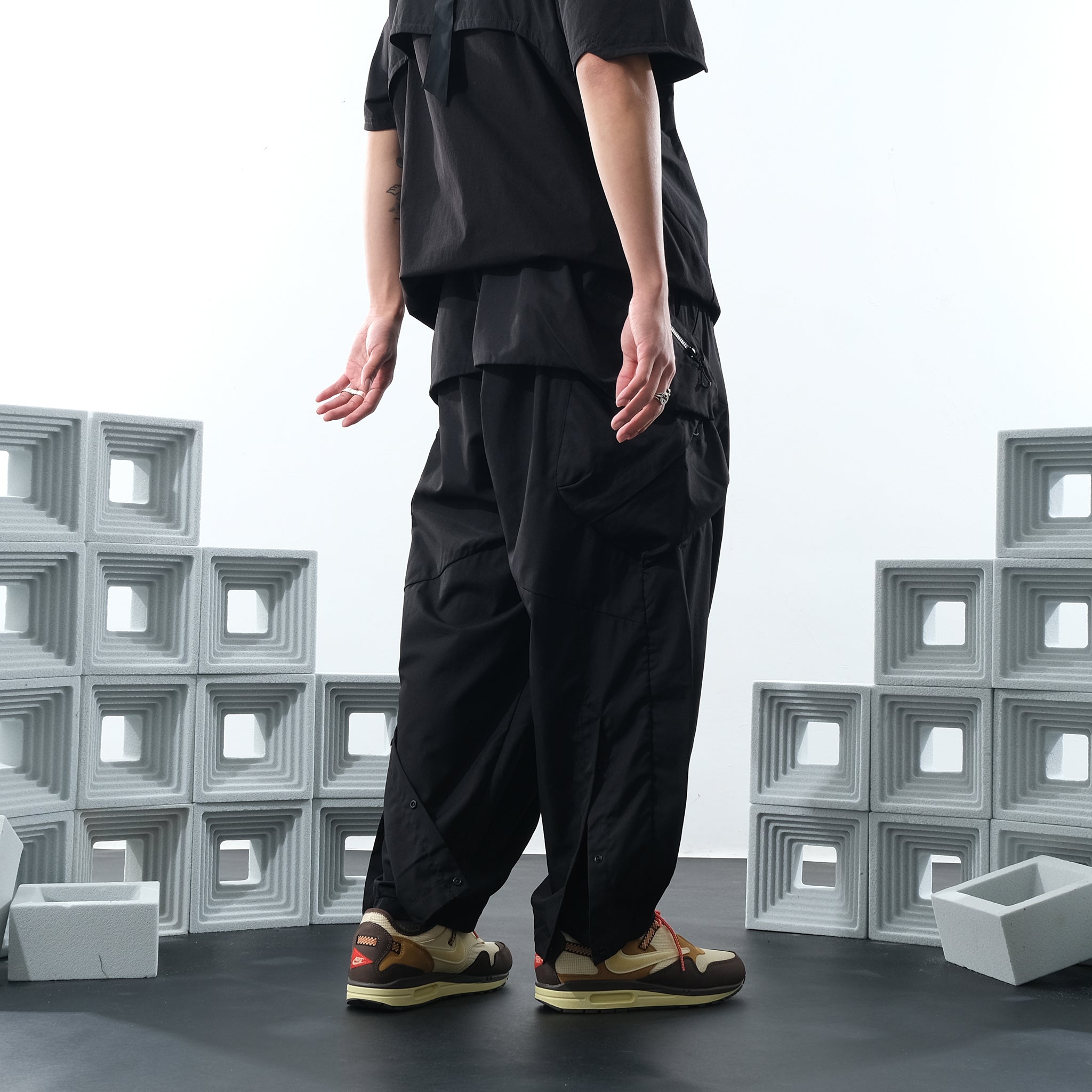 SS22/ 09 LP-117 Hidden Pipeline Pants (Black)