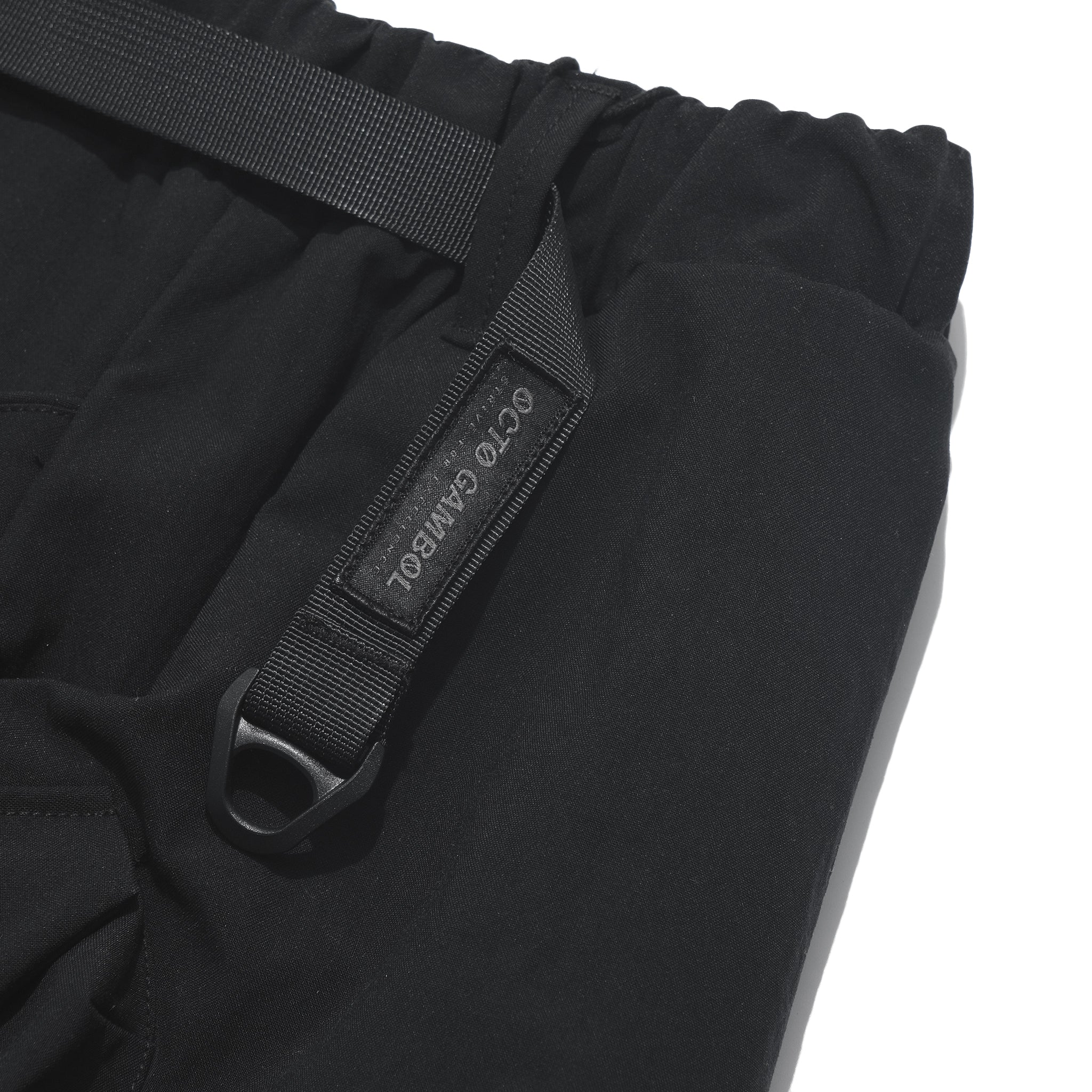 SS22 / 01 S-061 Vizor Short (Black)