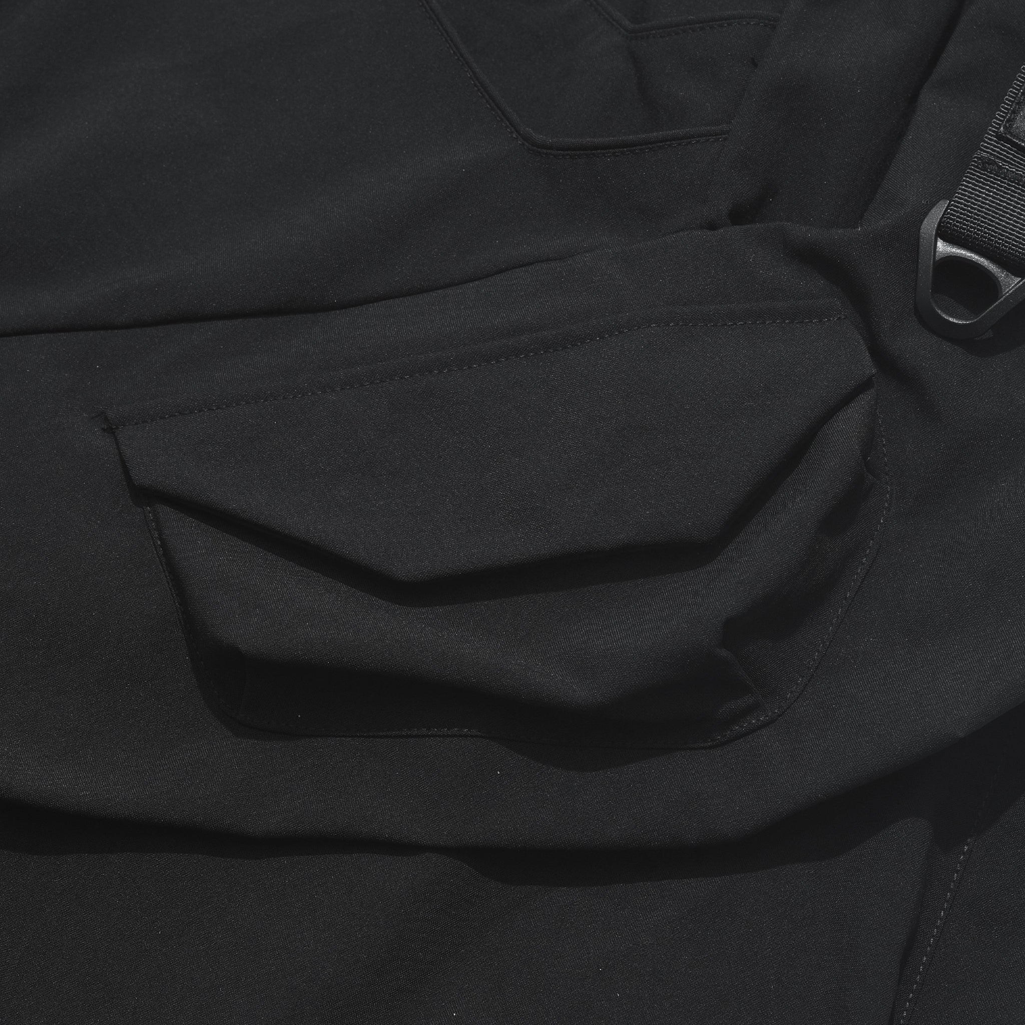 SS22 / 01 S-061 Vizor Short (Black)