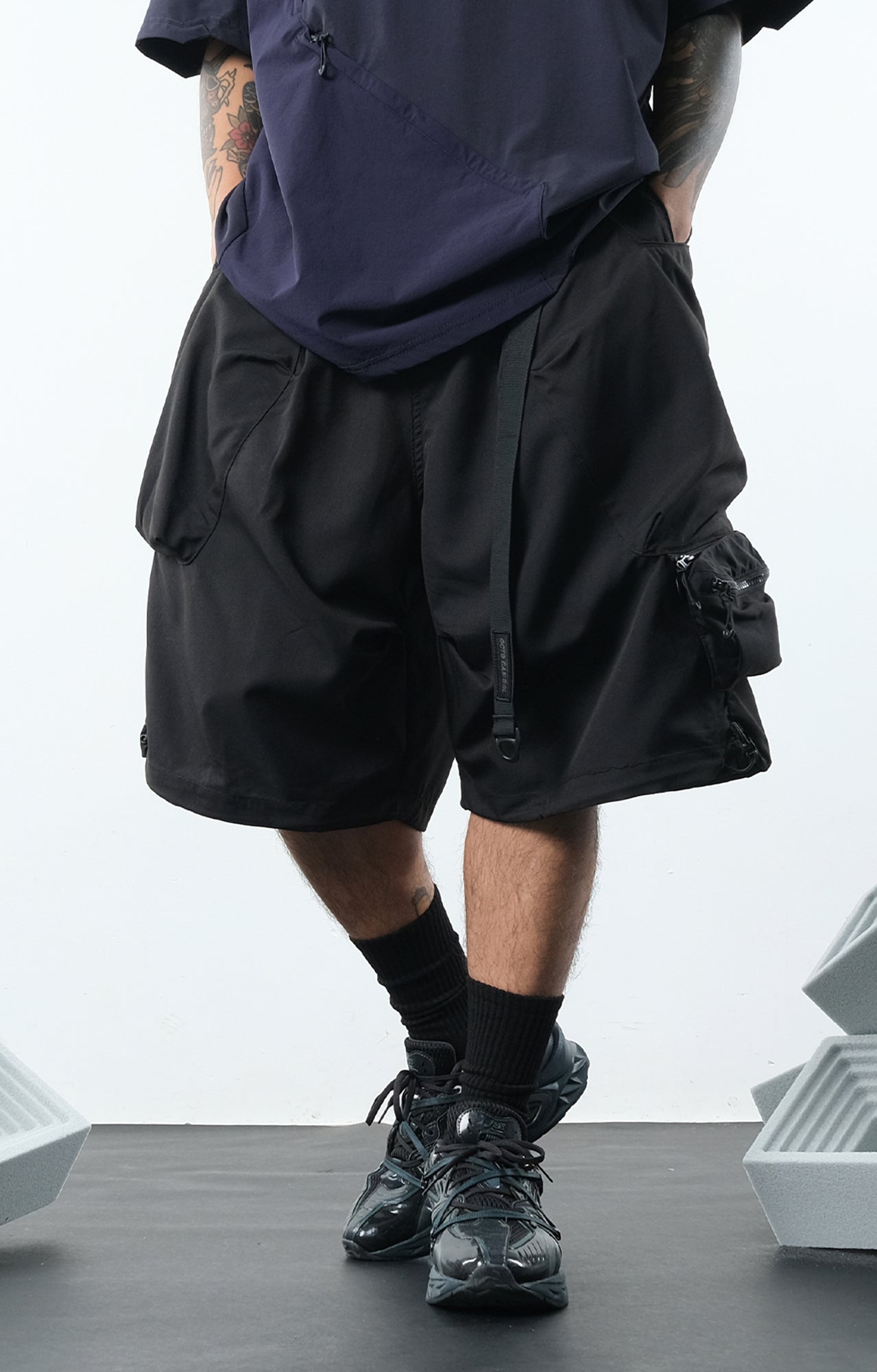 SS22 / 10 S-064 Crossbody Bag Loose Shorts (Black) – OCTO GAMBOL