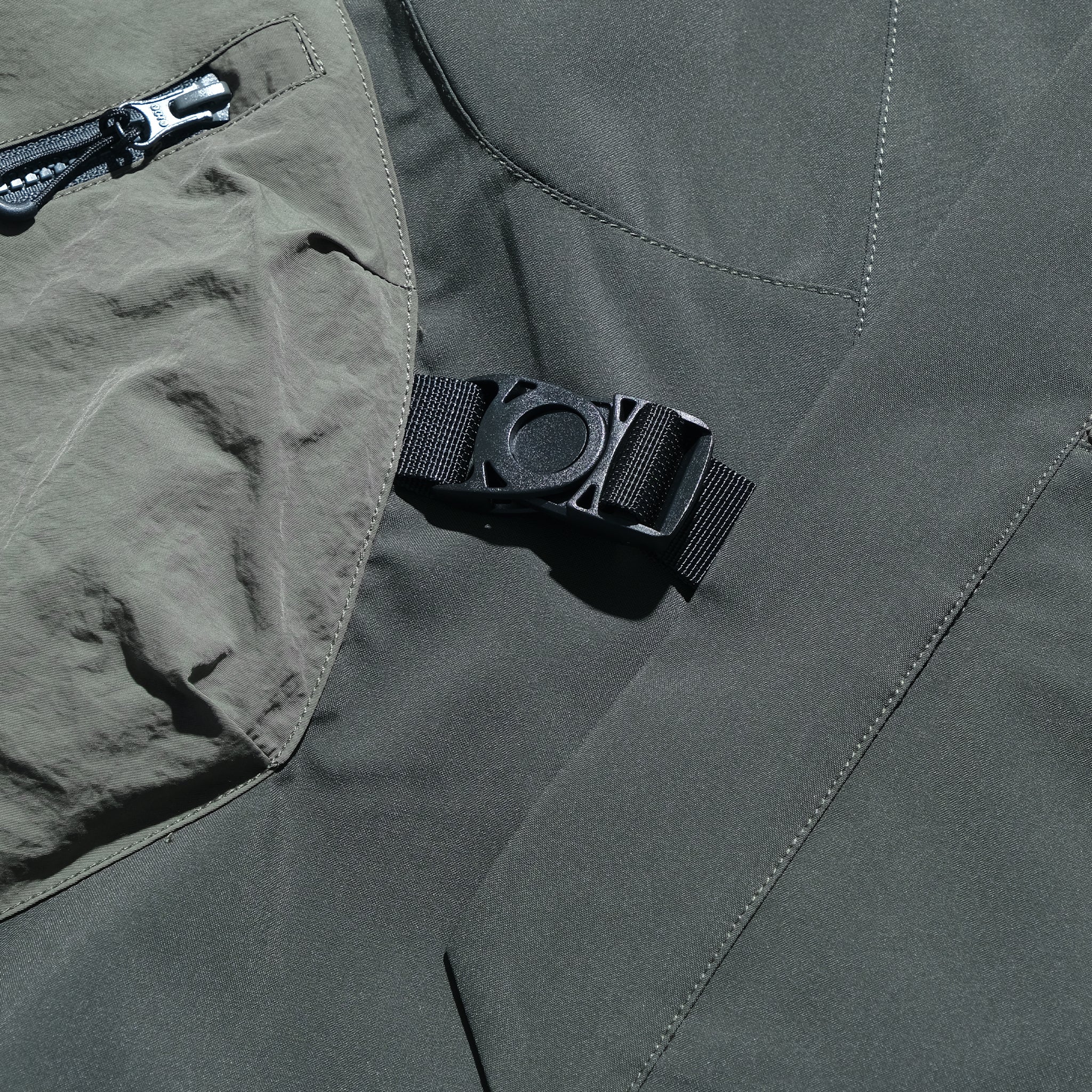 AW22 / 11 — T22-065 Crossbody Bag Utility Vest  (Green)