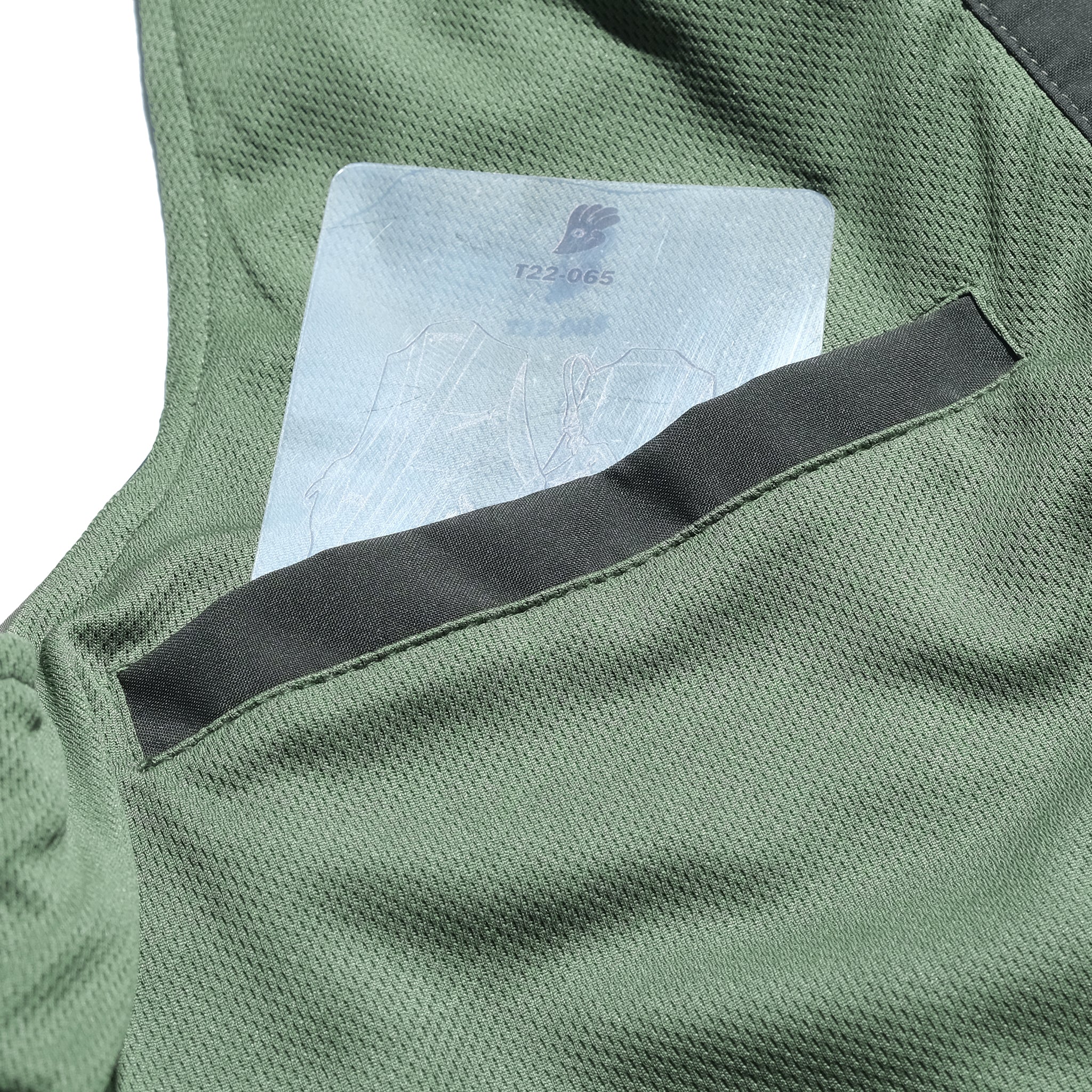 AW22 / 11 — T22-065 Crossbody Bag Utility Vest  (Green)